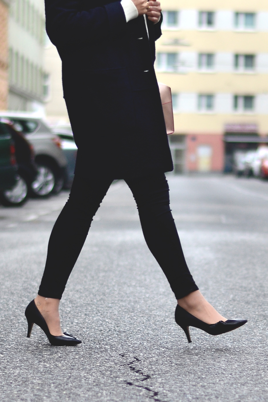 Oktober Blauer Mantel Isabel Marant Heels Outfit Und Accessories 6 Lifestyle Blog Aus Wien